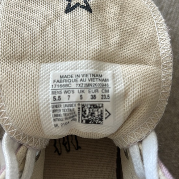 Himalayan Salt Run Star Converse- Size 7 - Picture 6 of 8